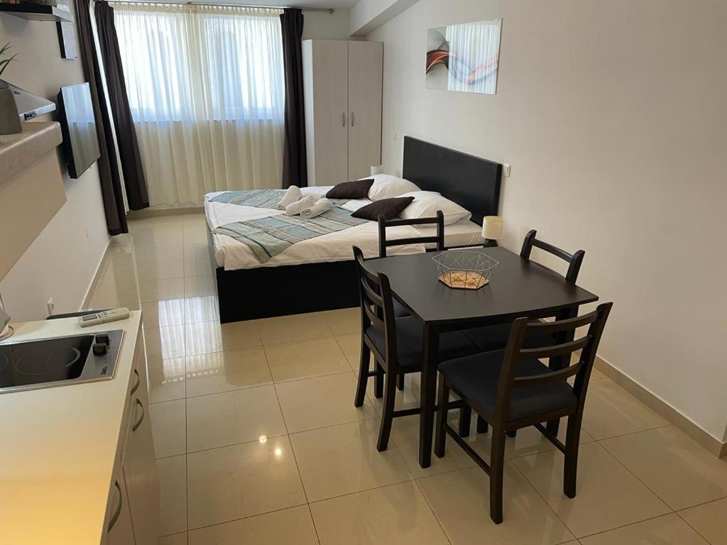 Piazza Square City Top Centre Apartments Split Exterior photo